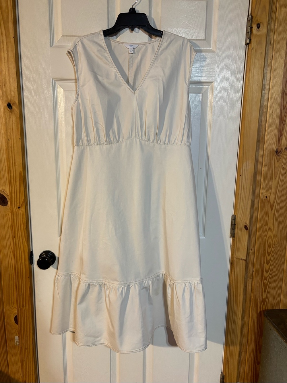 Time and Tru Cream Sleeveless V-Neck Midi Dress